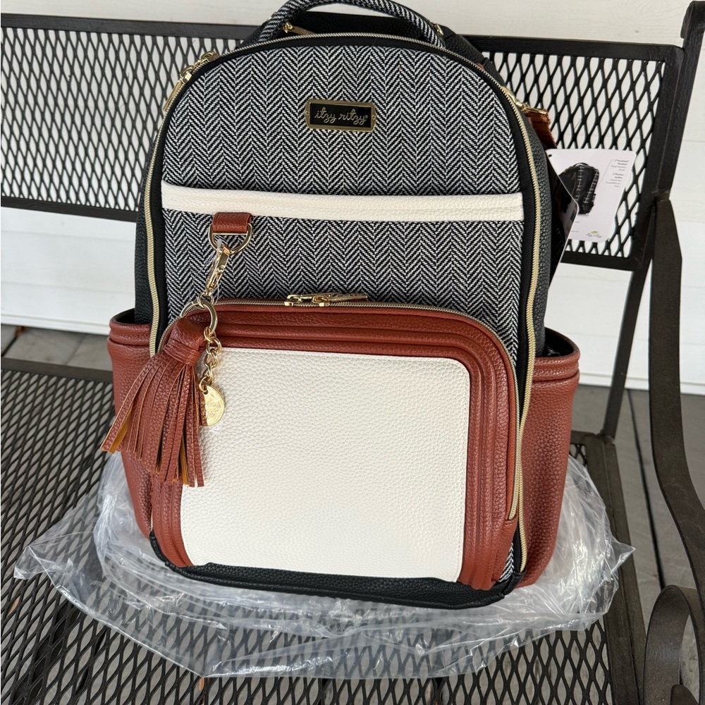 SET OF 3 for $125
NWT Itzy Ritzy Diaper Bag